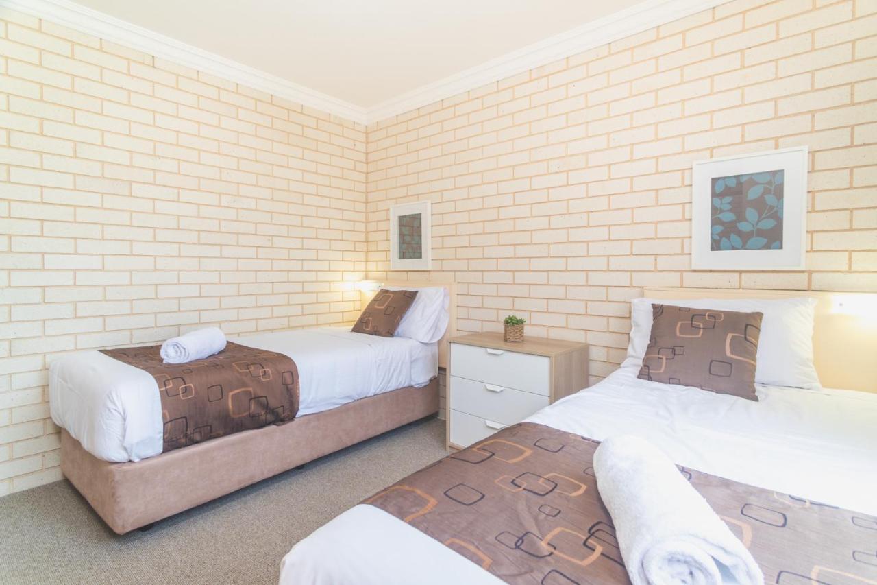 Santa Fe Motel And Holiday Units Lennox Head Bagian luar foto